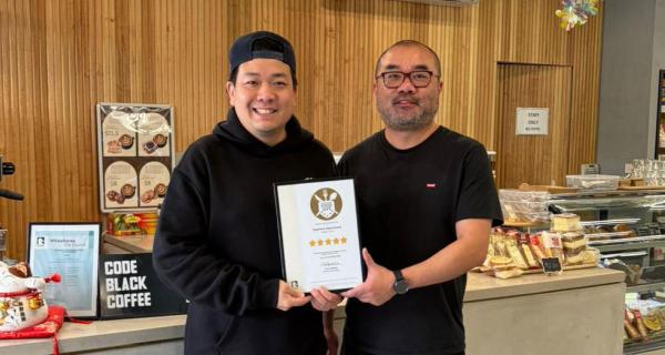 owners of Happinest Supermarkets with their 5 star certificate