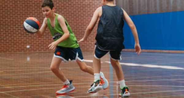 2 boys playing basketball